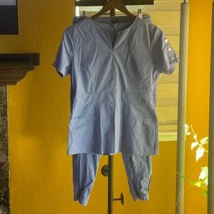 Jaanuu Scrub Set
